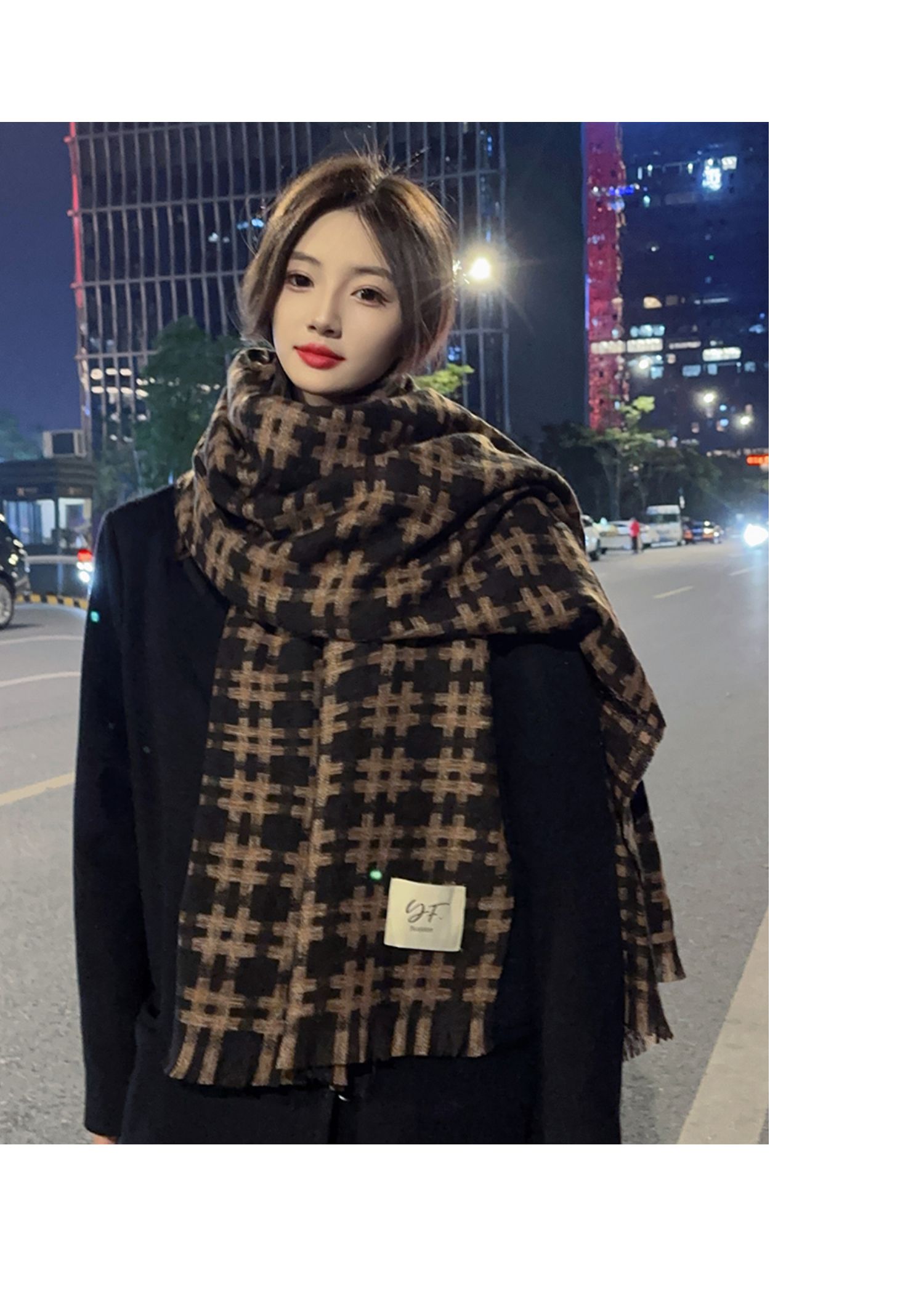 New cross-border scarves are available for live-streaming on e-commerce platforms, featuring a fashionable checkered pattern pic 3