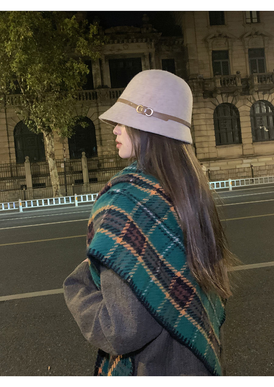 New in-stock scarves wholesale e-commerce live streaming triangular scarves, British checkered edge triangular scarves pic 8