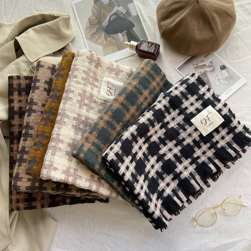 New cross-border scarves are available for live-streaming on e-commerce platforms, featuring a fashionable checkered pattern pic 5