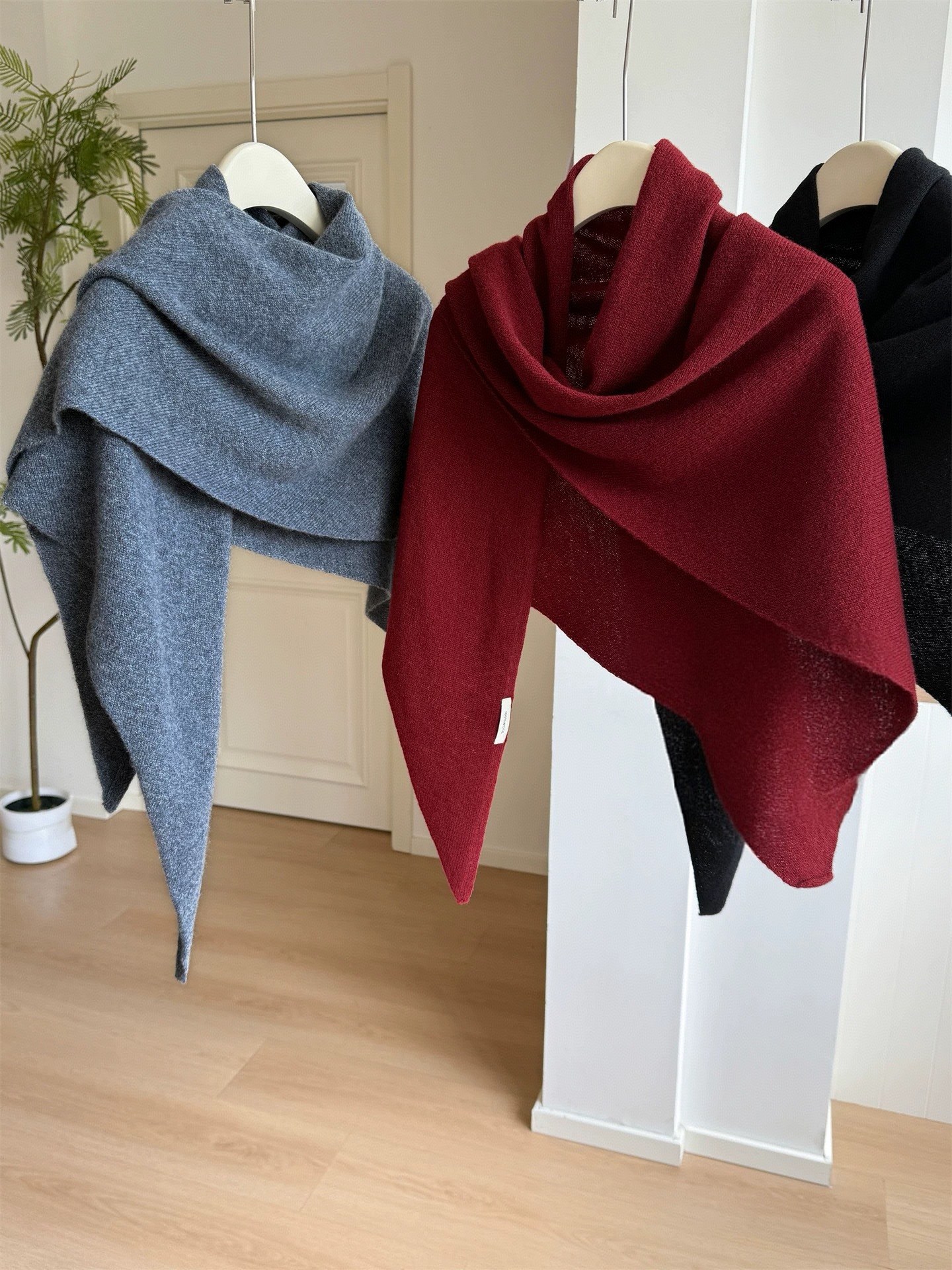 New cross-border e-commerce live-streaming Australian 100% all-wool large shawl knitted triangular scarf supply chain supply pic 8