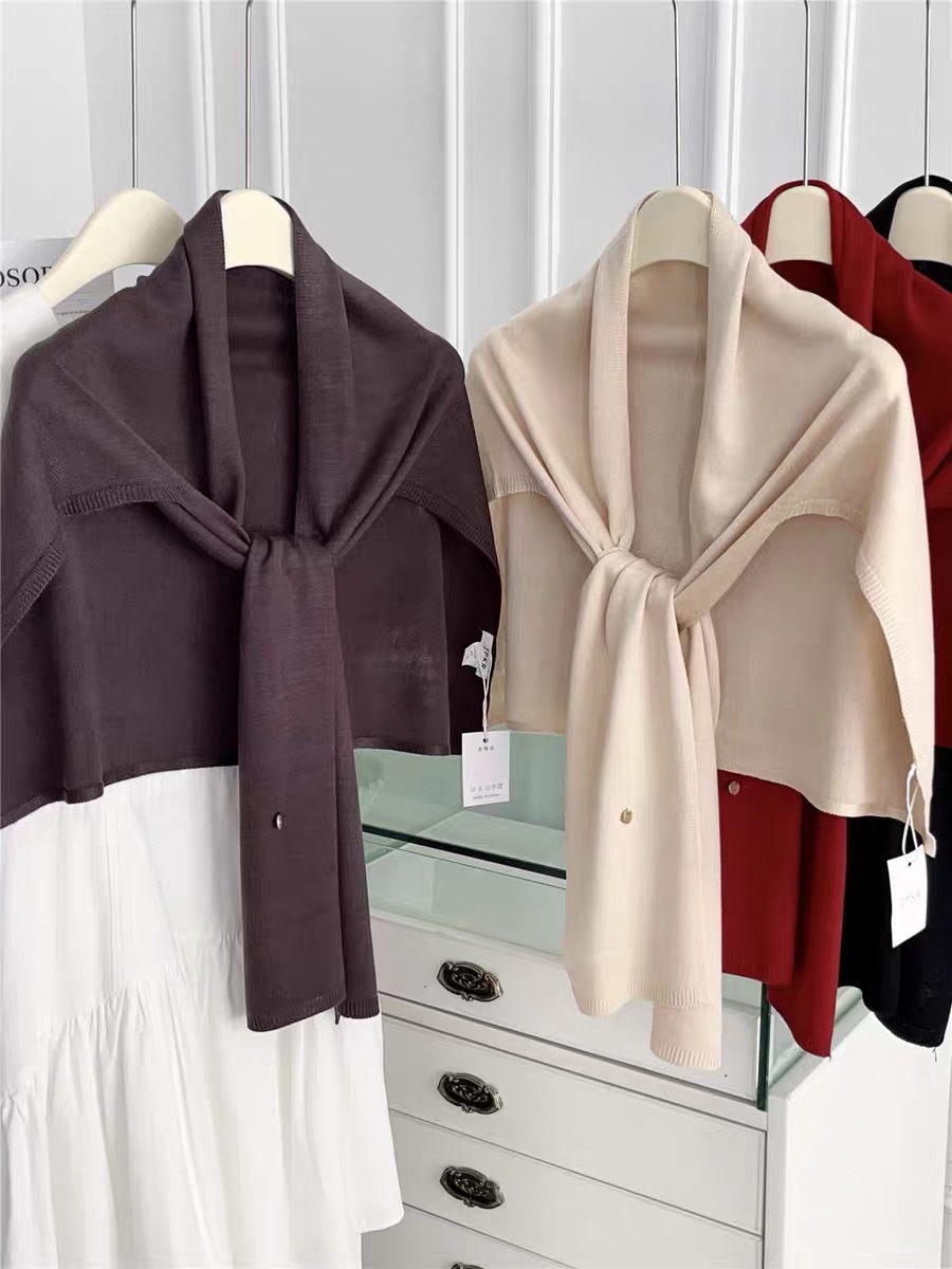 New cross-border e-commerce live-streaming spring and summer high-quality shawl for sun protection, paired with a T-shaped waistcoat and air-conditioned knitted scarf pic 5