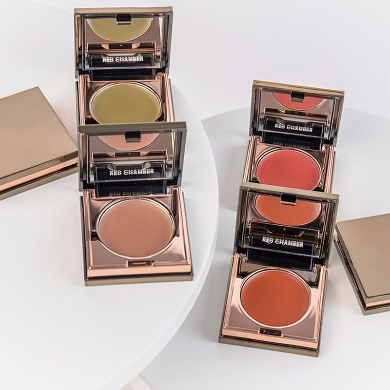 The moisturizing cream blush is light and has a pinkish formula, making it suitable for daily makeup that naturally glows Item Picture