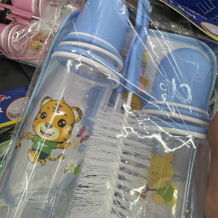 Standard mouth baby bottle, PP foreign trade baby bottle wholesale set, five-piece set, baby bottle drool pocket, baby bottle brush Application Scenario