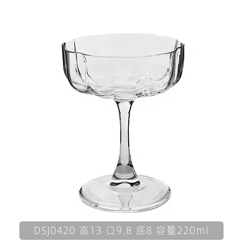 Striped red wine glasses, high-end champagne glasses, tall glasses, light luxury cocktail glass drink glasses, high-end appearance level cocktail glasses Application Scenario