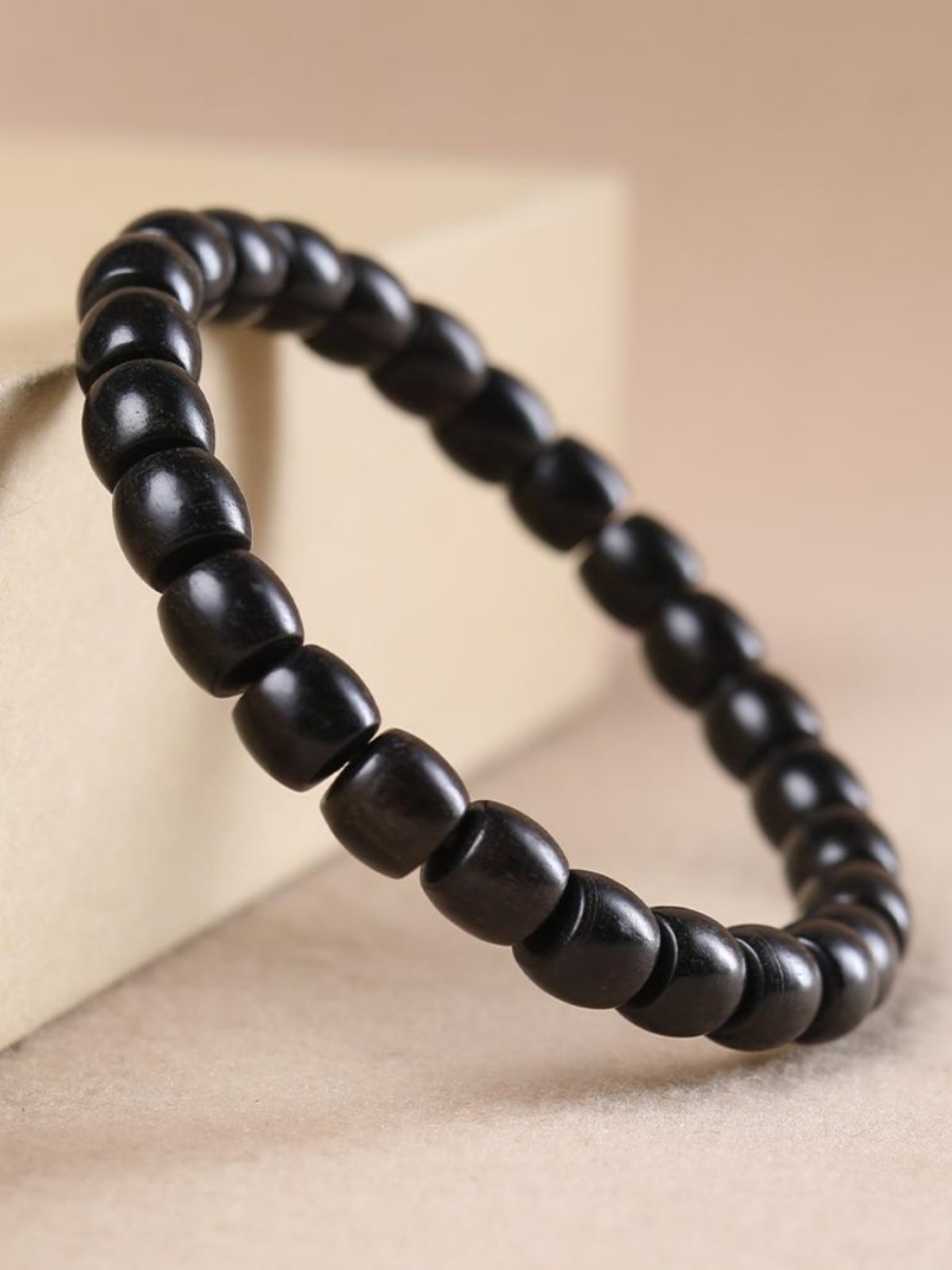 Ebony straight-cut barrel beads, a trendy and artistic Chinese style, a versatile couple's single-loop prayer bead bracelet that suits both men and women Application Scenario