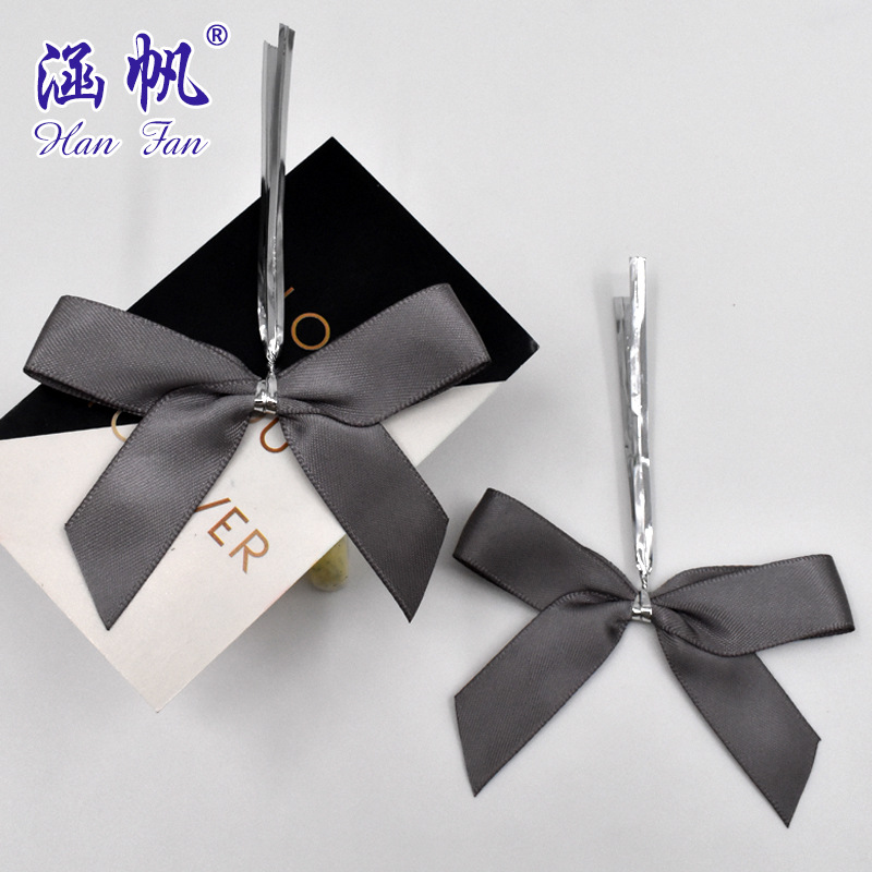 Custom-made 5-minute 1.5CM grey double-sided polyester-wound and silver-tied bow. Factory direct sales of various styles of bows Specification image