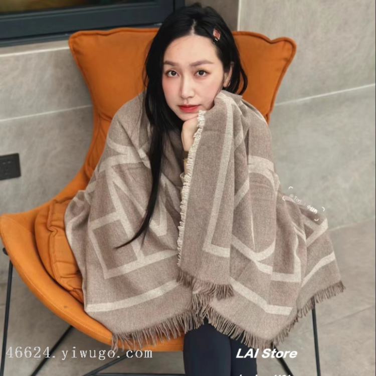 Cross-border scarf wholesale e-commerce live-streaming supply chain supply of the same style square scarves and shawls as TOT Item Picture