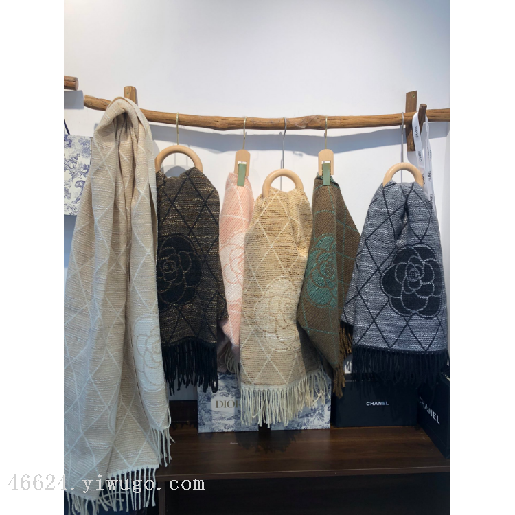 Cash on delivery cross-border scarf wholesale e-commerce live streaming elegant little fragrance style diamond-shaped checkered camellia Specification image