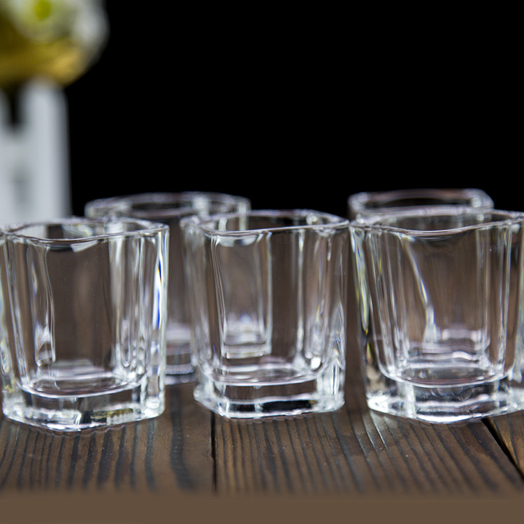 Factory direct sales of Qianli transparent creative glass small wine glasses, thickened spirits cups, and sparkling white spirit cups in stock for wholesale Specification image