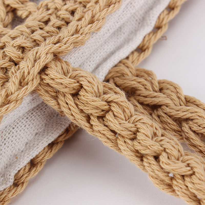 A new style of hollowed-out cotton rope woven bag is available for delivery. It is a versatile and niche ladies' bag for beach vacations, daily leisure, and commuting Item Picture