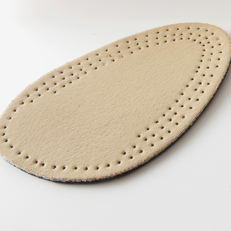 The front half of the high heels is made of cowhide latex to protect the feet and prevent chafing. The size has been changed. The half is made of cowhide for both men and women to prevent odor Specification image