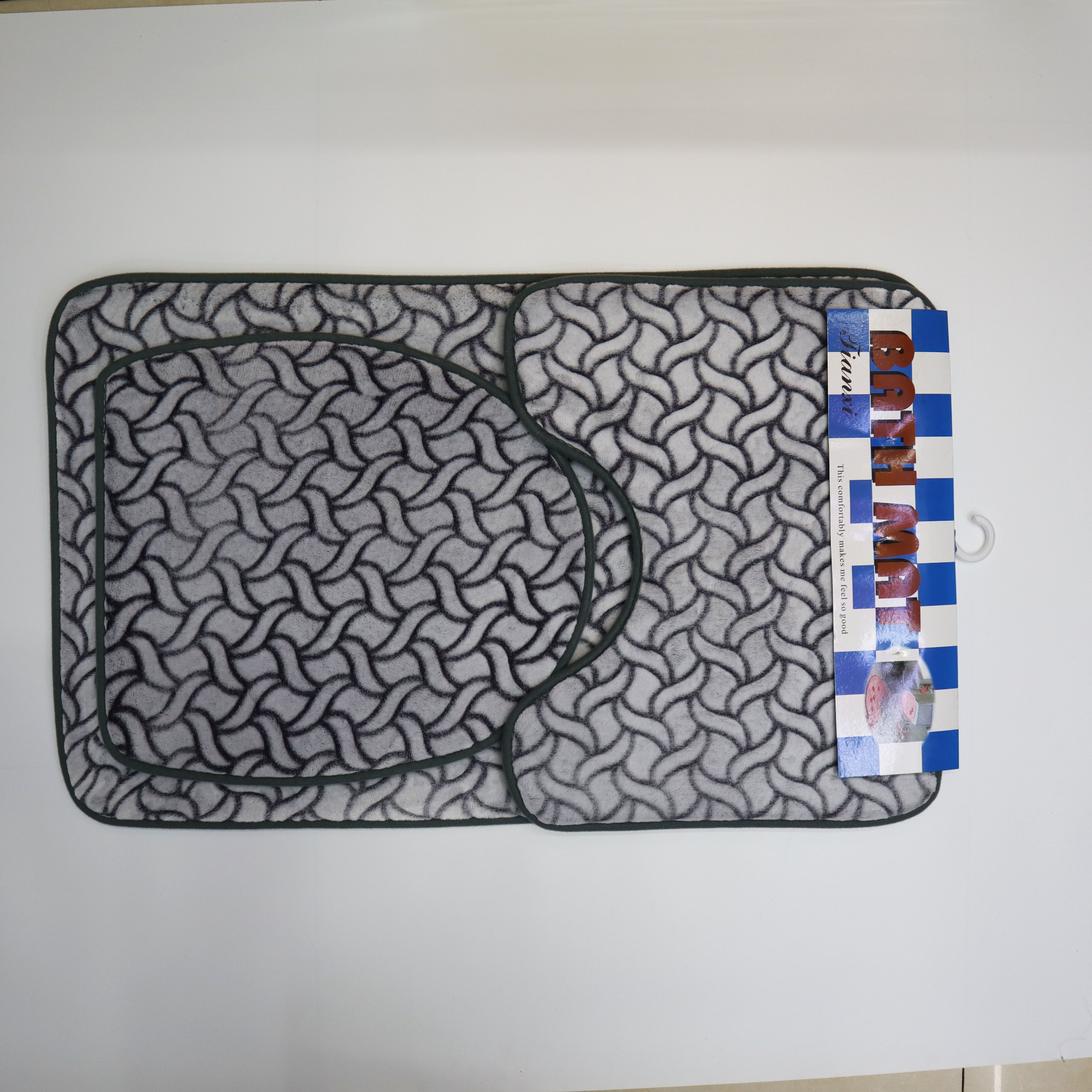 The manufacturer supplies classic cut-pattern toilet carpet three-piece sets, toilet and bathroom floor MATS three-piece sets, and floor MATS Application Scenario