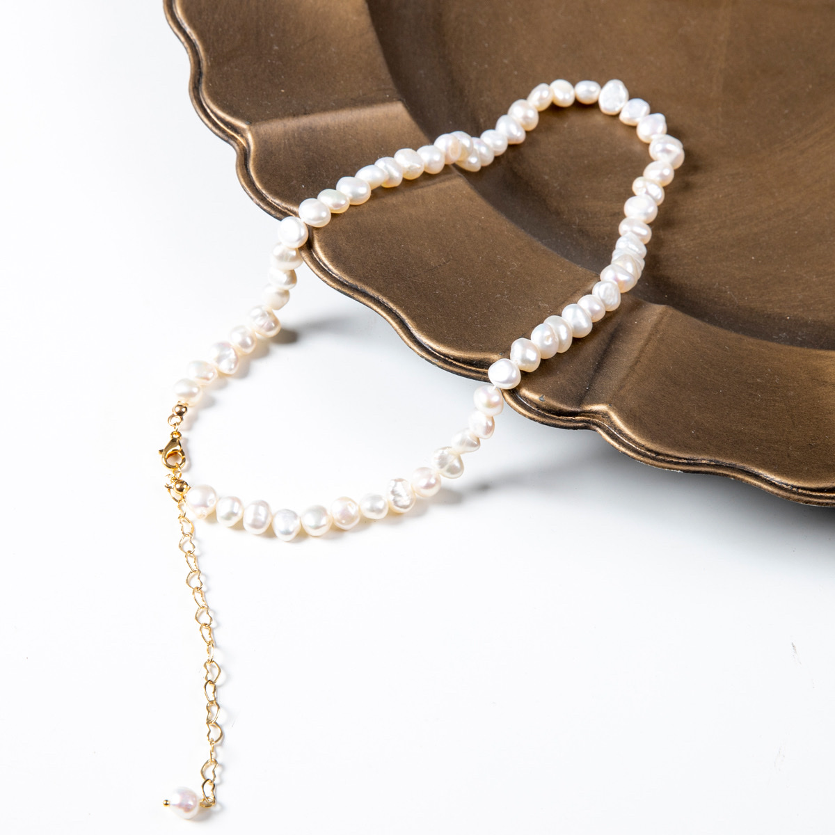 Yunyi Shijia Freshwater Pearl Necklace, Irregular natural pearl collarbone chain, Pearl necklace, personalized jewelry layer-wearing factory direct sales Application Scenario