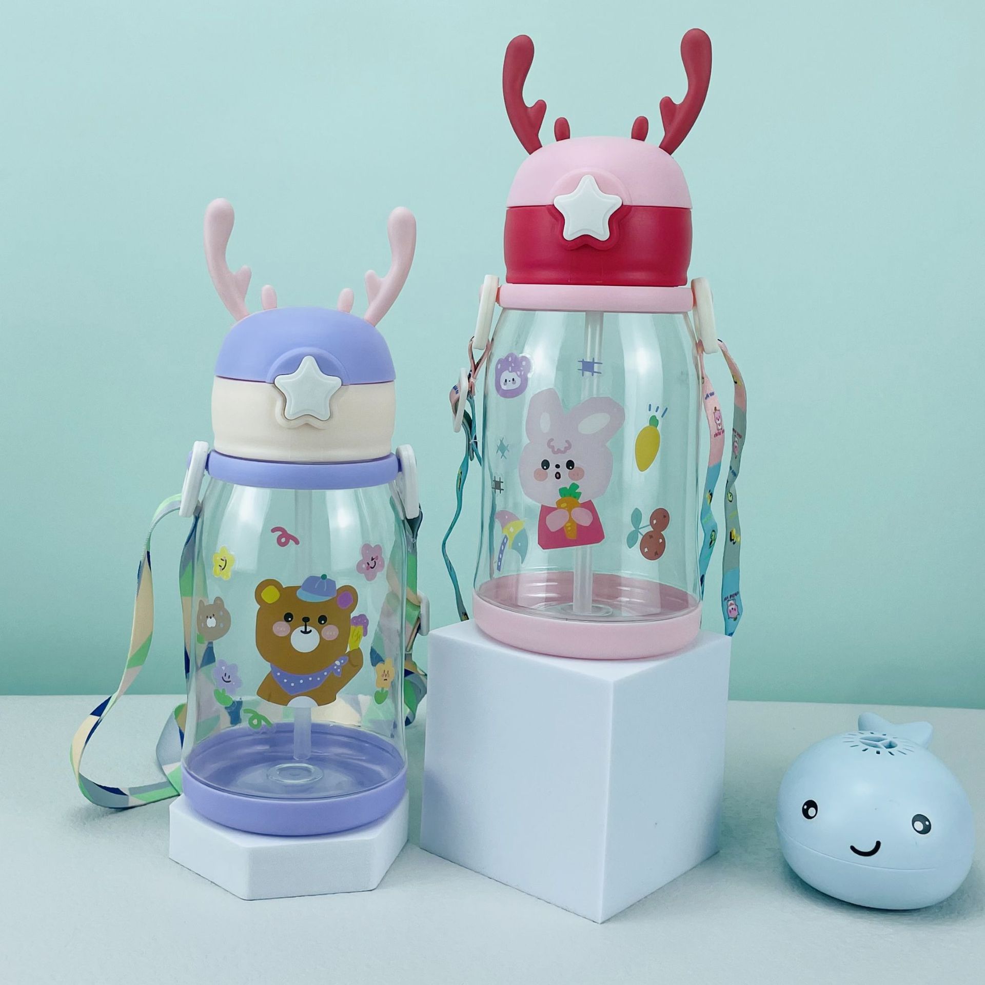 Nuevo influencer dibujos animados copa de agua portátil a prueba de caídas para niños de gran capacidad cuerno de ciervos plástico regalo de estudiante copa de pajita al por mayor