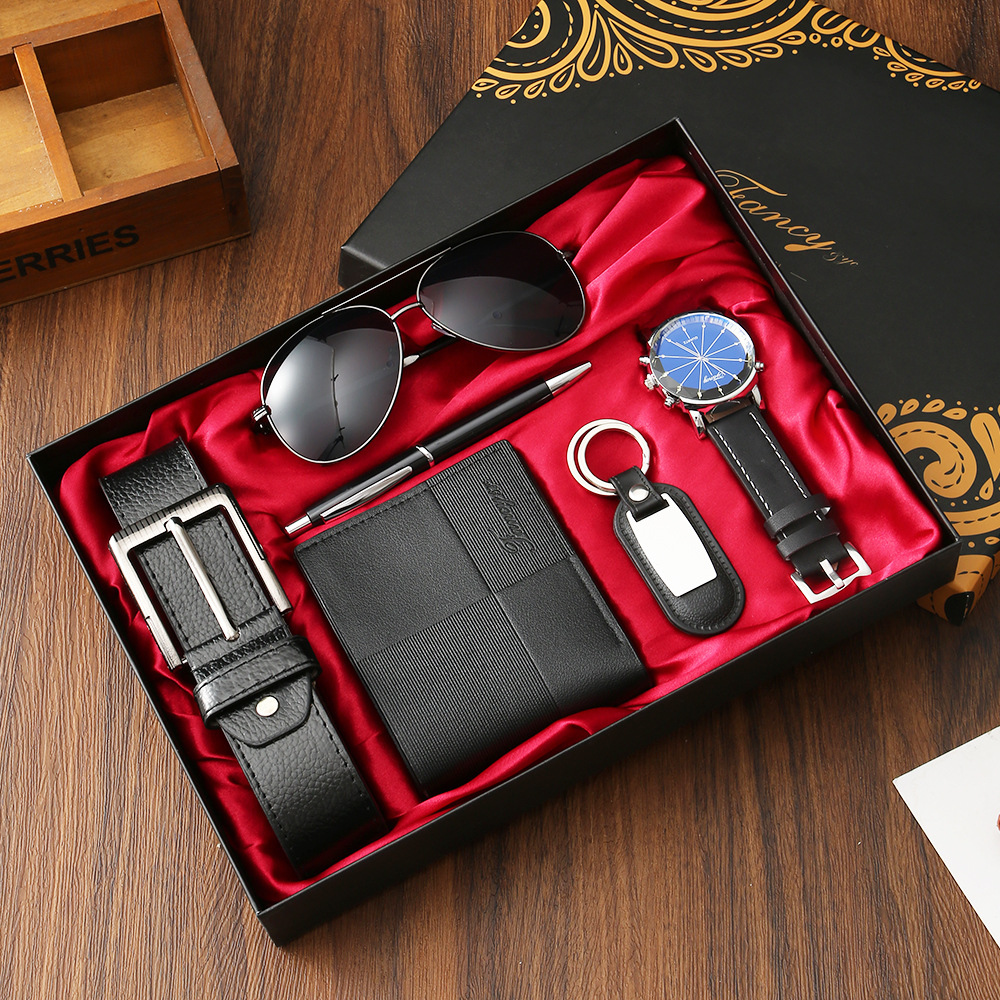 Cross border premium business gift set cinturón de cuero cartera llavero cuarzo traje de reloj de hombre reunión anual acompañante regalo de mano Application Scenario
