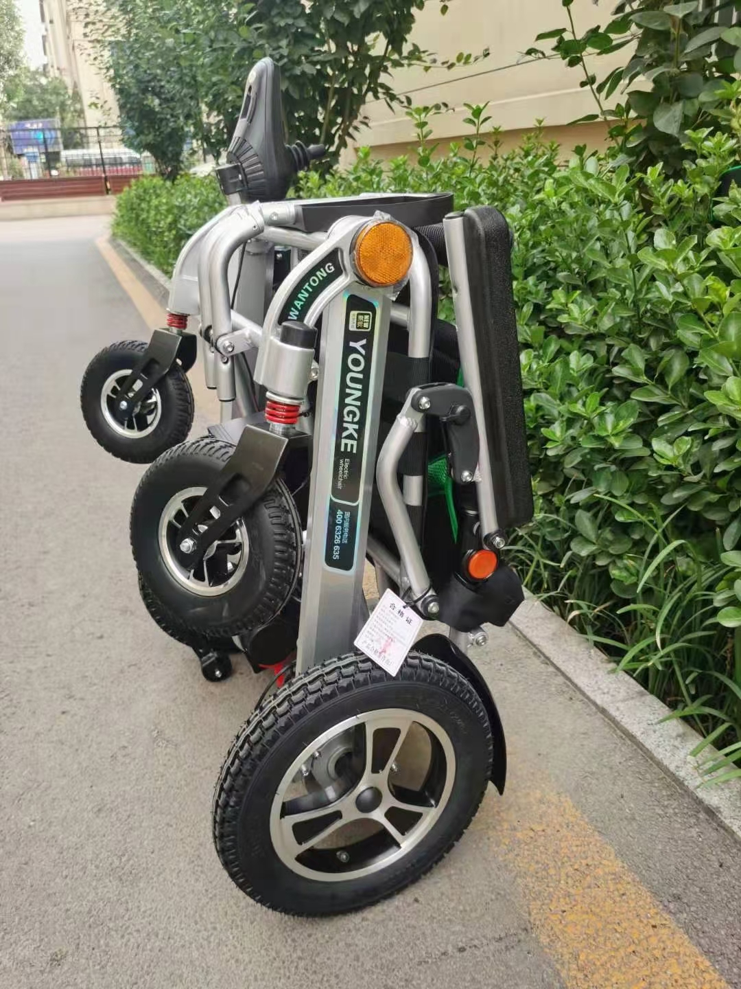 Elderly and disabled wheelchairs, electric wheelchairs, stainless steel wheelchairs Application Scenario