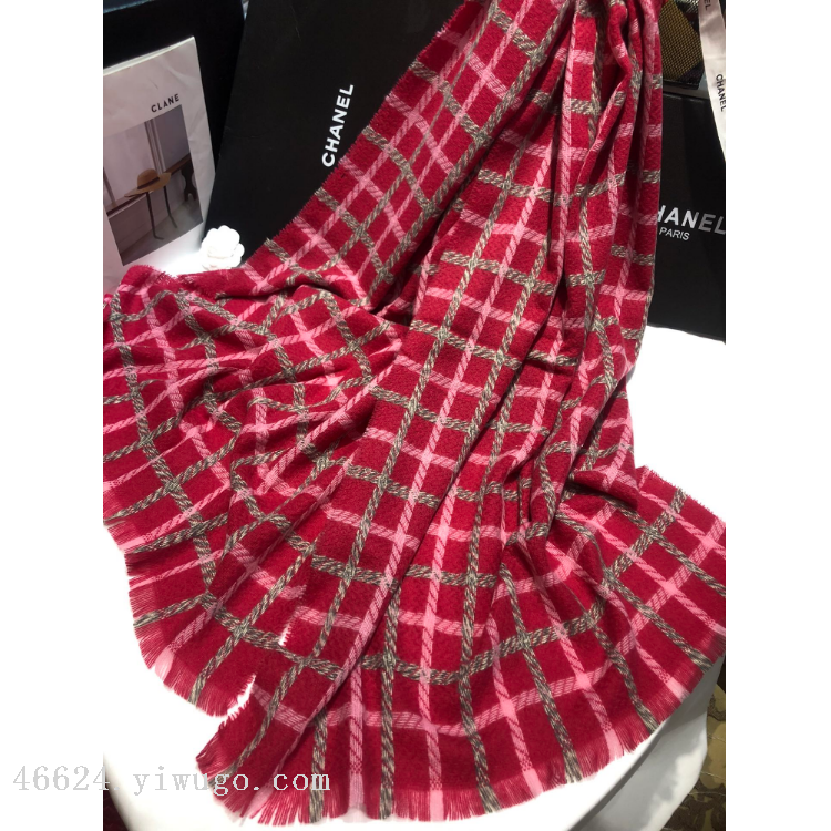 Bufandas transfronterizas al por mayor comercio electrónico en vivo 42 pequeña colección de aroma y viento bufandas de seda plateada a cuadros de dos colores ordenar estilo