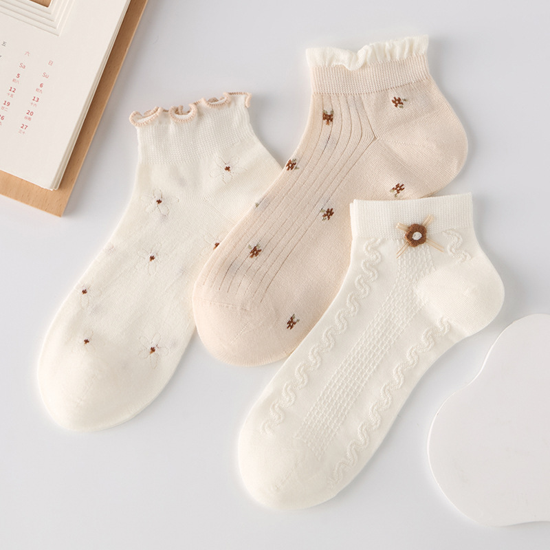 New socks: Spring and summer thin women's short socks with black ear trim dots, cotton socks, college style cotton women's boat socks, short socks Specification image
