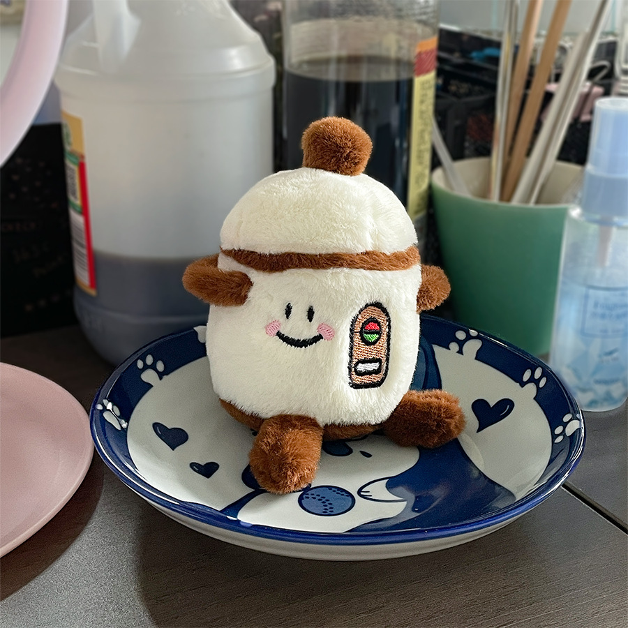 In-stock cartoon home appliances, small dolls, plush pendants, creative game consoles, rice cookers, toys, amusement parks, and claw machines details Picture