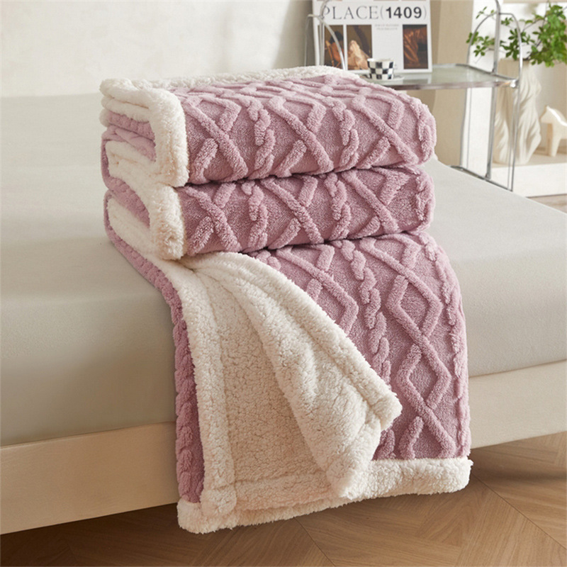 Cross-border fleece and thickened Taffy fleece sheepskin fleece flanged blanket, blanket for midday rest, store anniversary gift blanket Item Picture