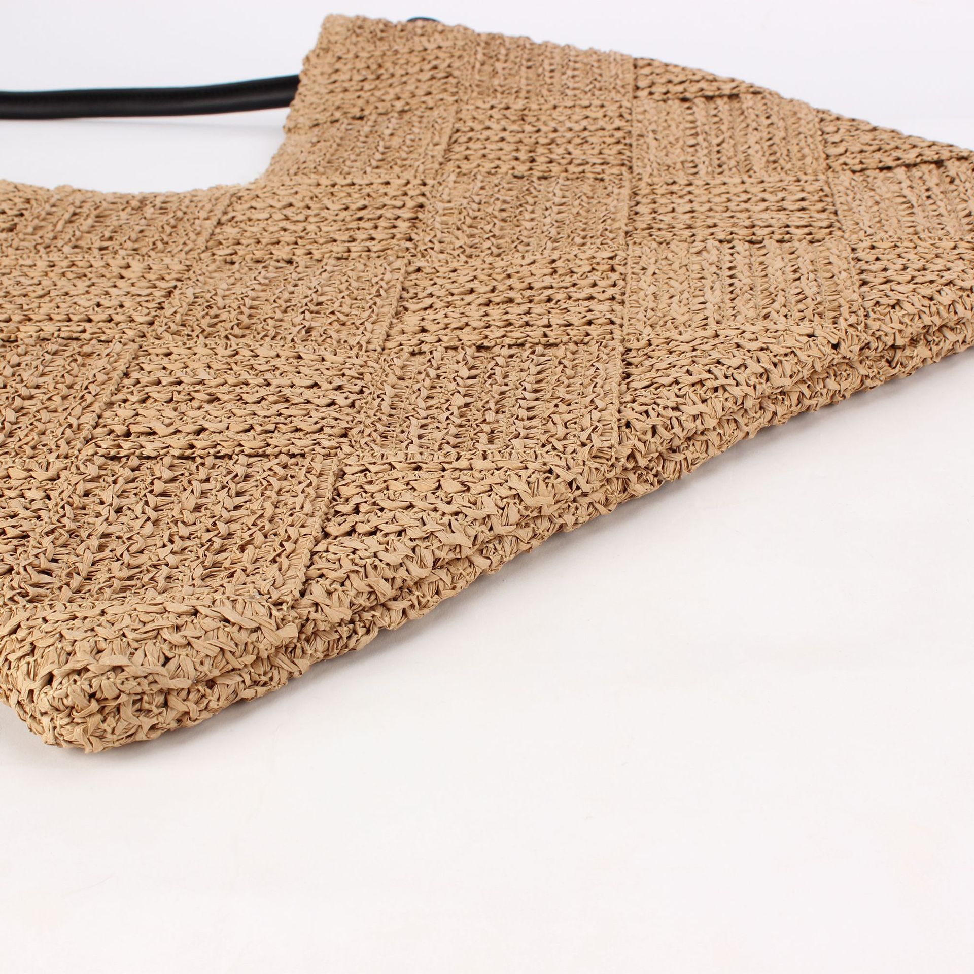 This new single-shoulder hand-woven bag is a versatile and casual choice for daily work and commuting. It's a niche bag for women taking photos during beach vacations Specification image