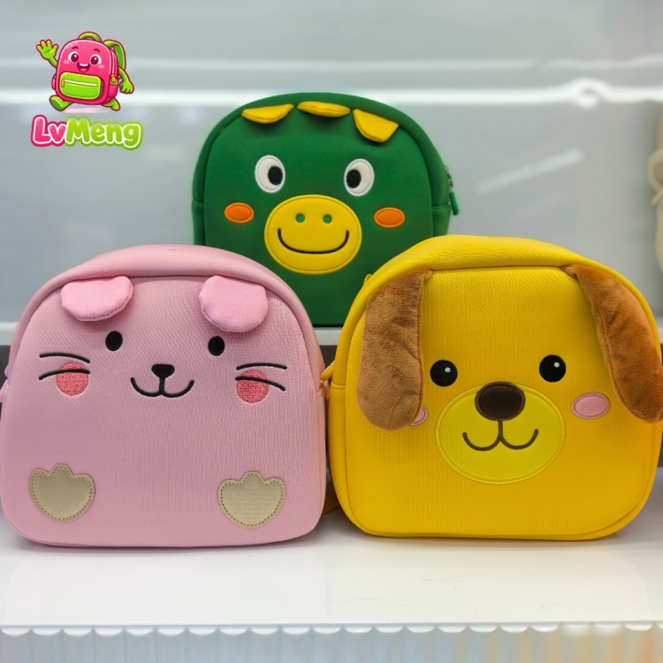 小宝宝潜水料背包书包可爱狗狗防水面料恐龙儿童书包安全防走失