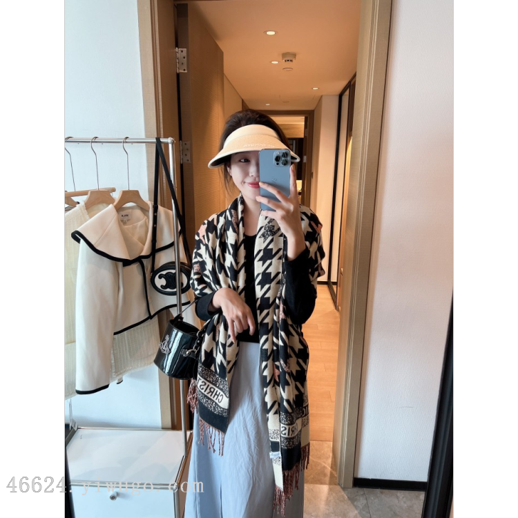 Cross-border scarf wholesale e-commerce live streaming supply chain supply double-sided letter thousand bird grid Specification image