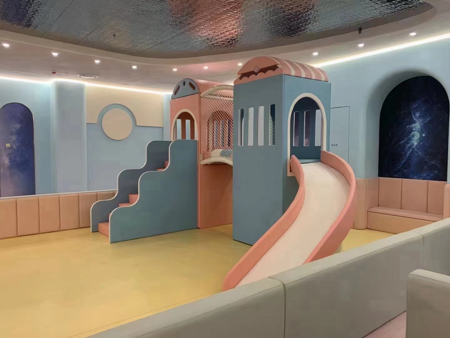 Indoor amusement park, small children's amusement park, play castle, playground, early education kindergarten, sales office, ball pool, slide facilities Item Picture