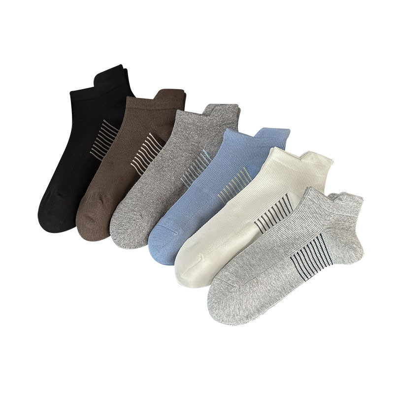 Wholesale of new Spring/Summer men's mesh thin boat socks that won't fall off and cotton sweat-absorbing and breathable sports socks Application Scenario