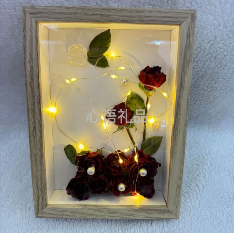 永生花灯光相框摆件，情人节礼物，母亲节礼物，各种节日礼物产品图