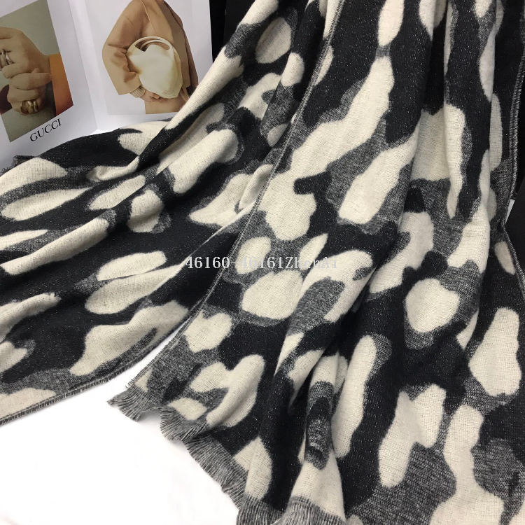 Nuevos modelos de pedidos bufanda transfronteriza al por mayor comercio electrónico en vivo pequeñas cantidades en stock jacquard de seda brillante patrón de leopardo suministro de la cadena de suministro
