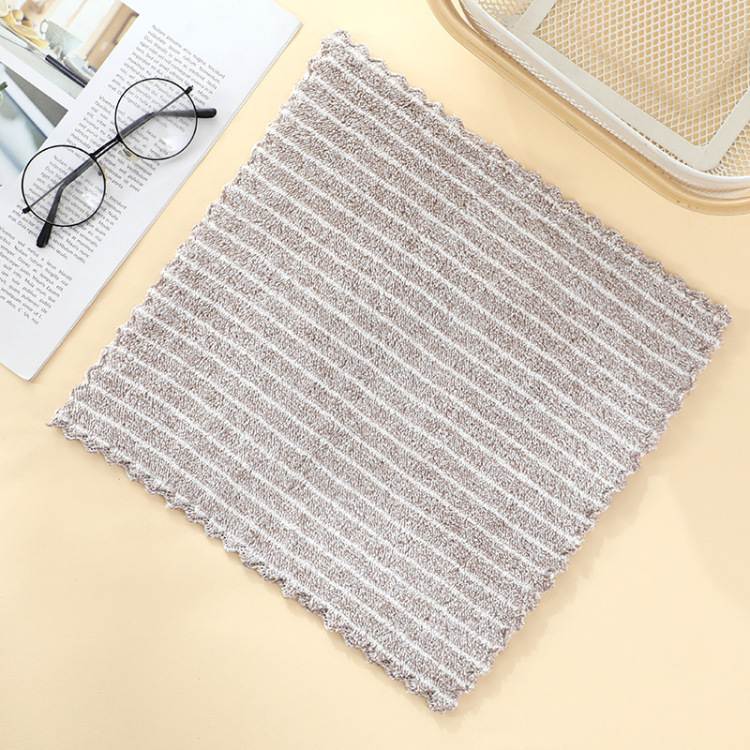 Household microfiber kitchen dishcloths with strong water absorption and no shedding, cleaning cloths and scouring pads Application Scenario