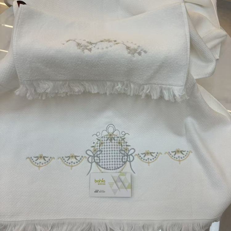 Pure cotton bath towel with embroidered face towel, large-sized wrap bath towel with double tassels Specification image