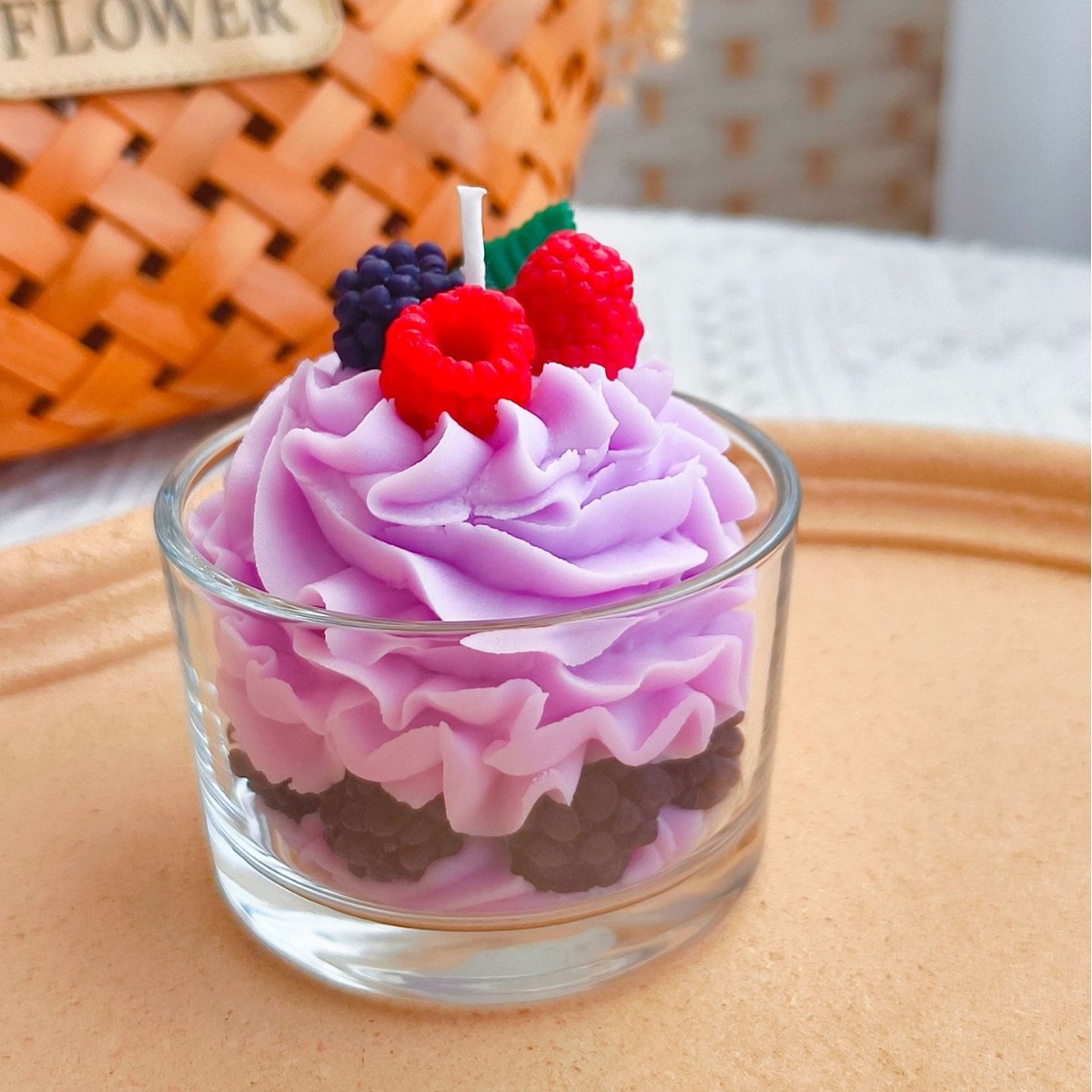 Strawberry cream scented candles as souvenirs, birthday gifts, decorative items, shooting props, simulation food toys, cross-border bestsellers Specification drawing