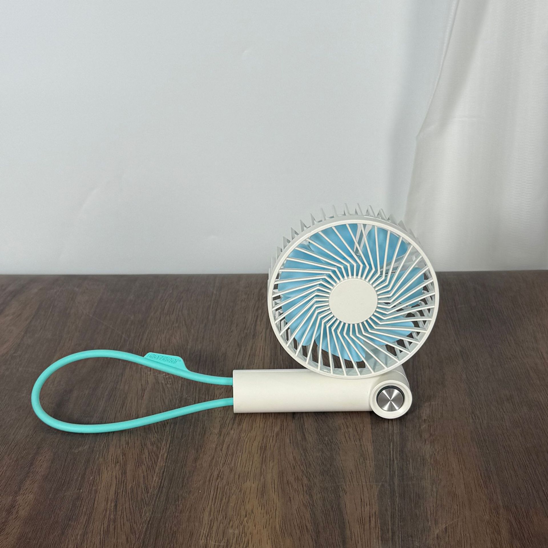 小风扇/手持小风扇/手持风扇/风扇/手持小电风扇白底实物图