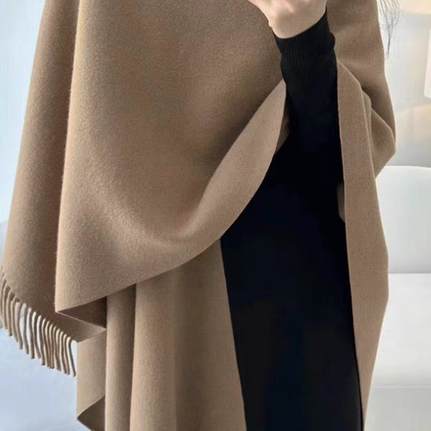 Cross-border scarf wholesale e-commerce live-streaming supply chain supply of solid-color imitation cashmere split shawls Application Scenario