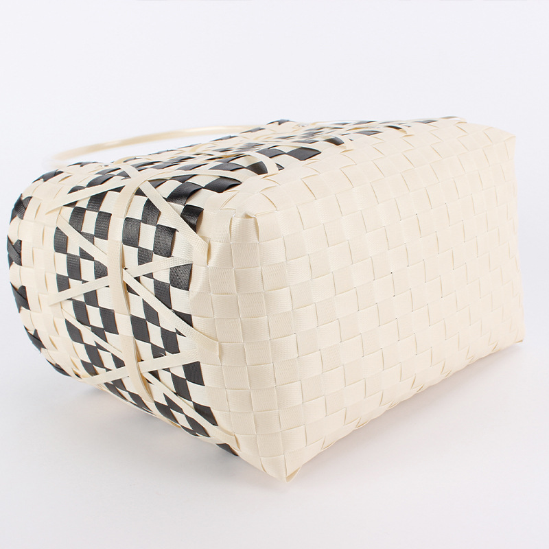 The store manager recommends a new color-blocked plastic woven bag for daily use, vacations, outings, picnics, and large-capacity ladies' bags details Picture