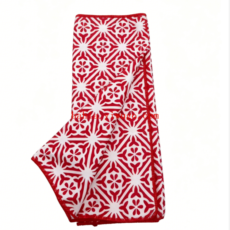 This retro geometric patterned multi-purpose cleaning cloth is water-absorbent, durable and does not shed fibers. It is a universal cleaning cloth for household kitchens
