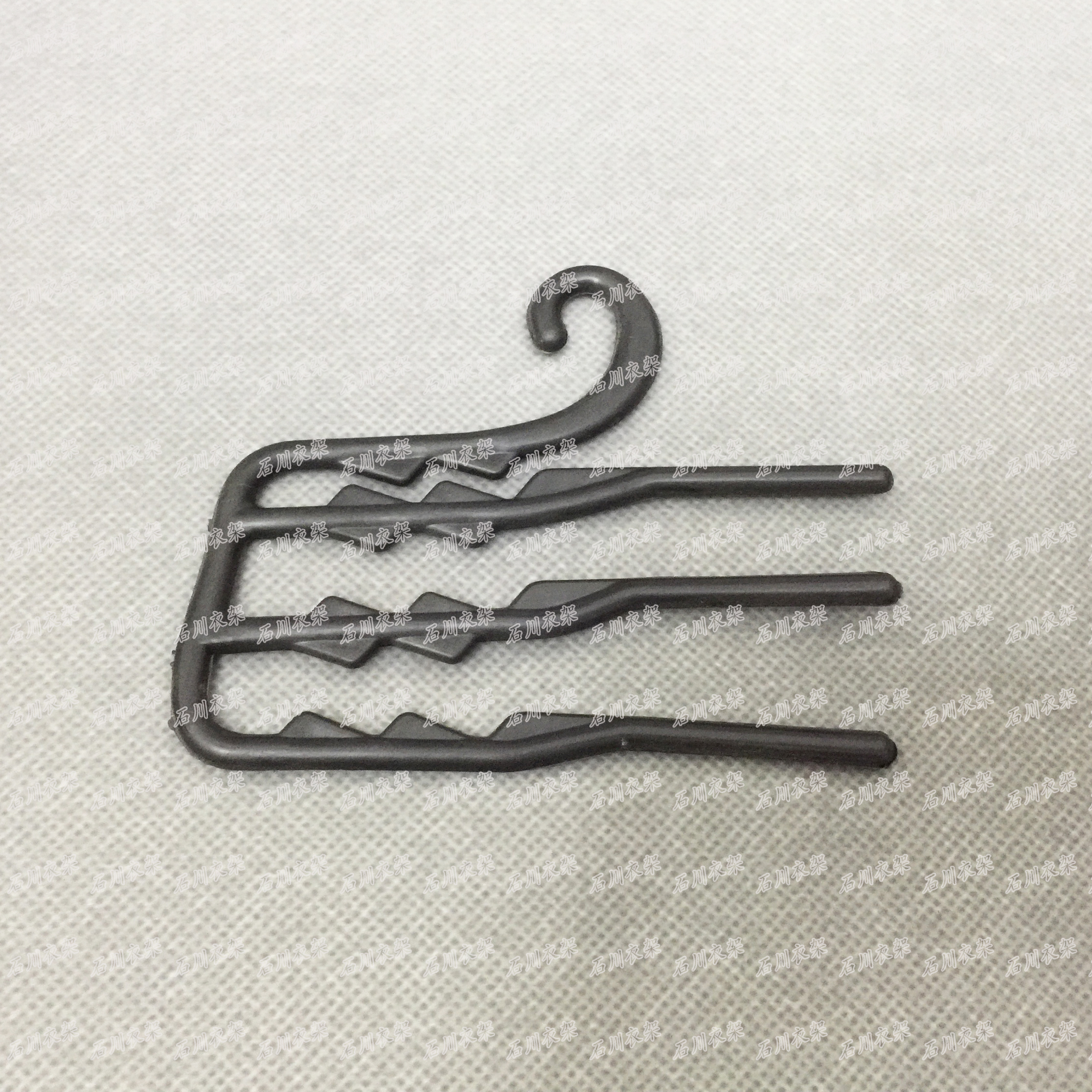 塑料小挂钩多功能挂钩钩子塑料袜钩包装挂钩三层小袜钩