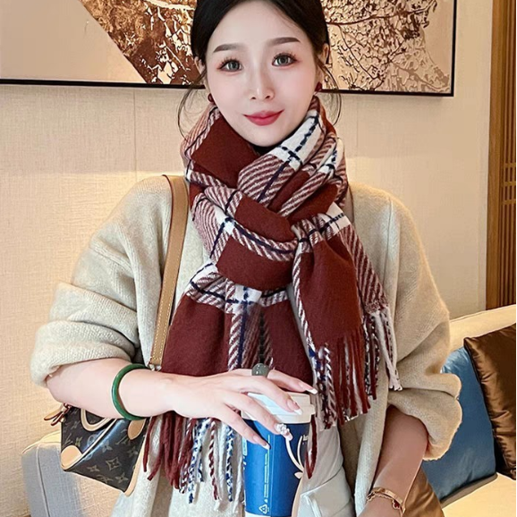 Wholesale e-commerce live-streaming supply chain for new cross-border export square twill cross-border scarves Application Scenario