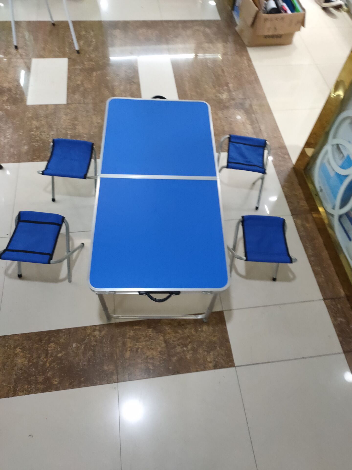 折叠桌，学生桌；，办公桌。野餐桌