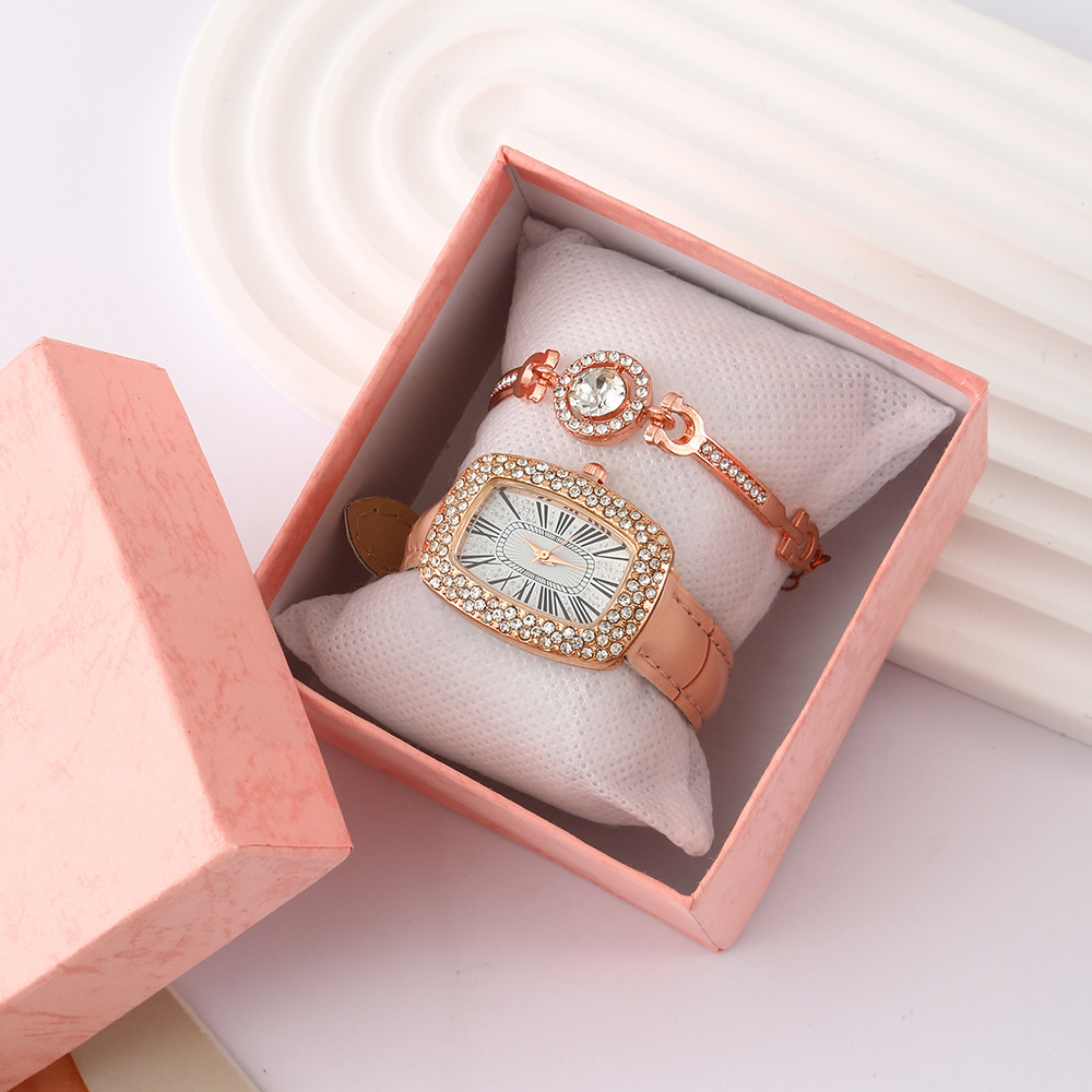 A two-piece set of high-looking, internet-famous women's watch and bracelet with full diamonds for your girlfriend on the Qixi Festival, a "Starry Sky" watch gift box and a souvenir packaging box