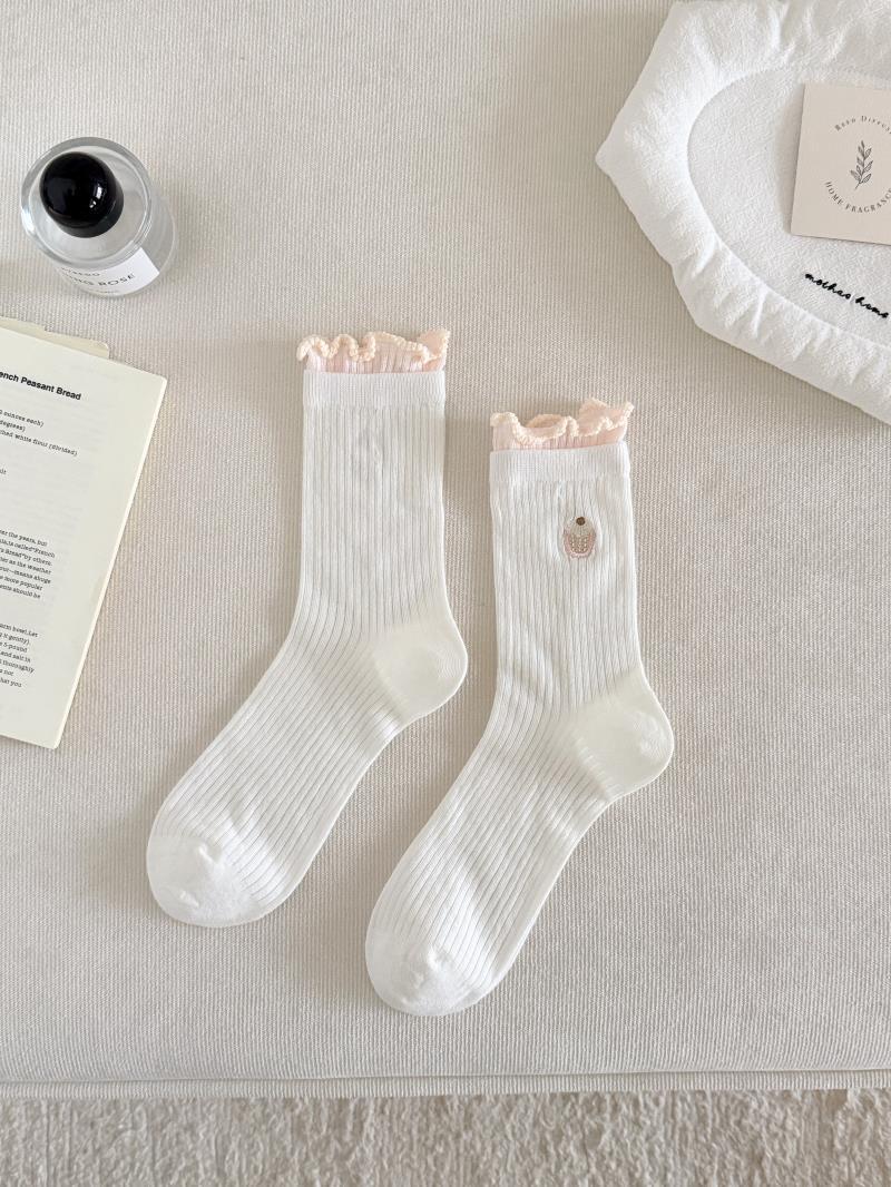 26 Spring New Collection: Korean version white color block, rolled seam, boneless cotton mid-calf women's socks, embroidered cake trendy socks Item Picture