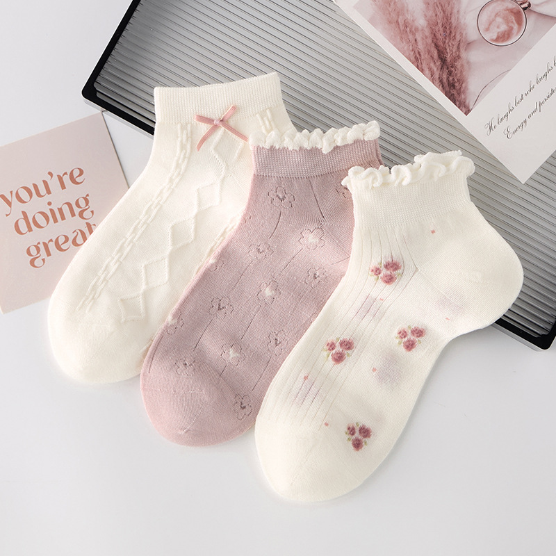 New socks: Spring and summer thin women's short socks with black ear trim dots, cotton socks, college style cotton women's boat socks, short socks