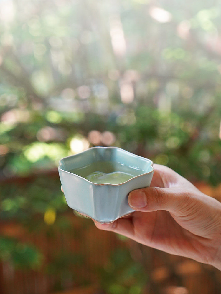 Taiwan Lu Bao Ru Kiln tea cups, high-end master cups, crackle tea brewing and tasting cups, single-cup Ru porcelain tea cups Application Scenario