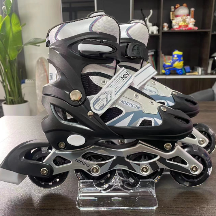 Factory direct sales of single-flash adjustable roller skates for both boys and girls, complete sets of adult roller skates in stock Application Scenario