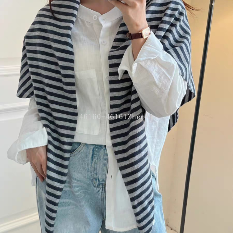 Wholesale of new cross-border export scarves, horizontal striped triangular shawls, e-commerce live streaming supply chain Application Scenario