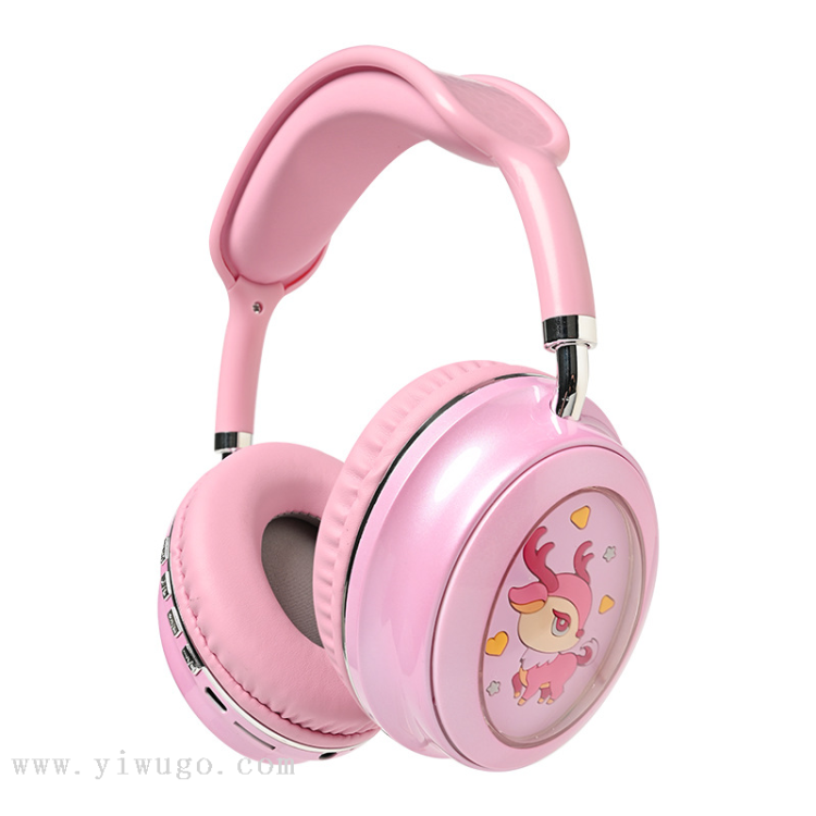 The cute and playful deer headphones feature a trendy and cool design with adorable patterns, combining both fashion and fun Application Scenario