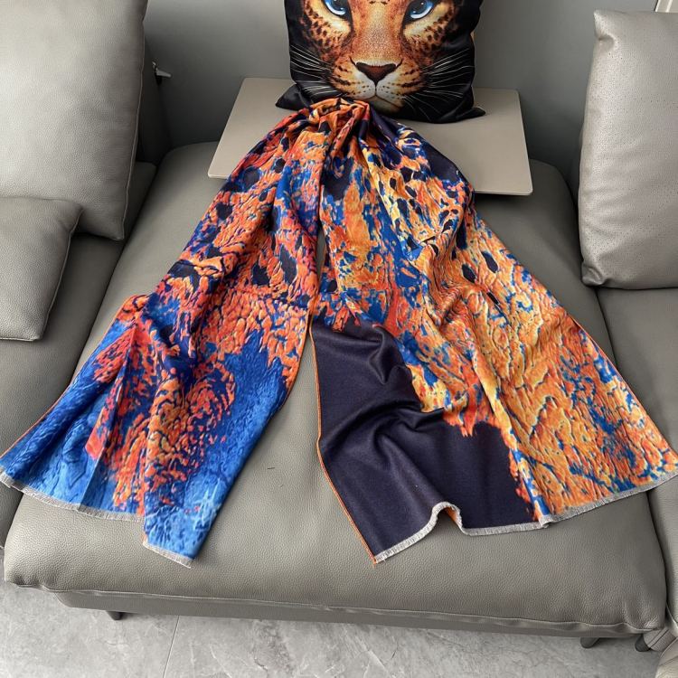 European and American printed faux cashmere shawls and warm cloaks, thickened ink-wash printed shawls and scarves in stock for warmth details Picture