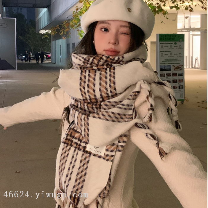 格子流苏围巾女秋冬季2023新款韩版百搭加厚保暖披肩两用圣诞礼物